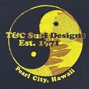 T&C Surf Shop Navy Graphic Shirt Size Med GUC #6307